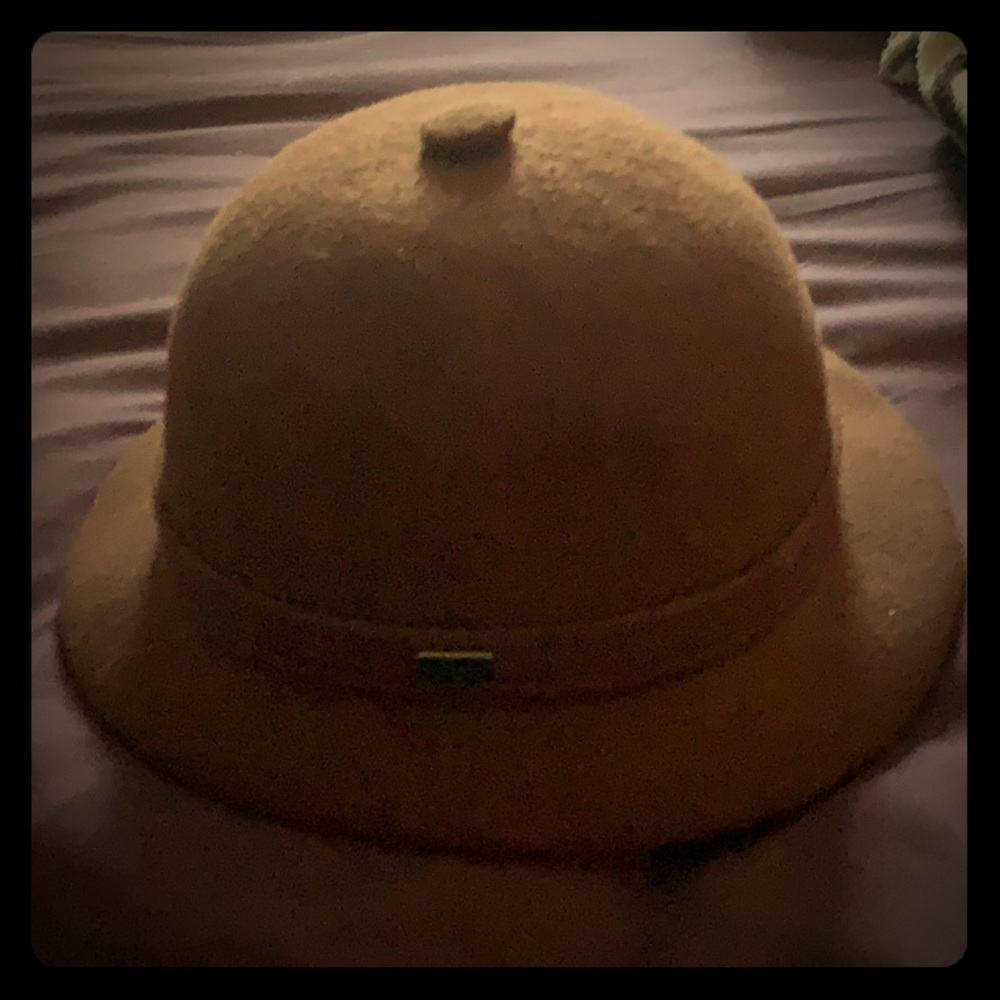 women’s kangol hat. It’s in great condition.